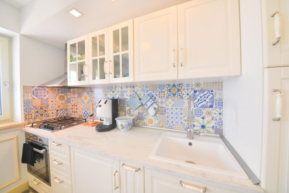 Angolo cucina appartamento con balcone