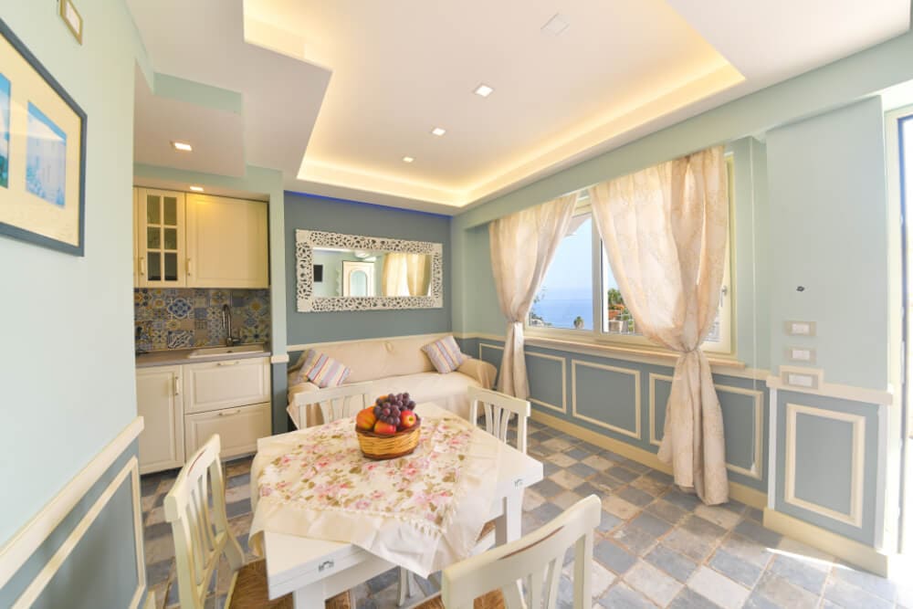 Sala pranzo appartamento con 1 camera da letto