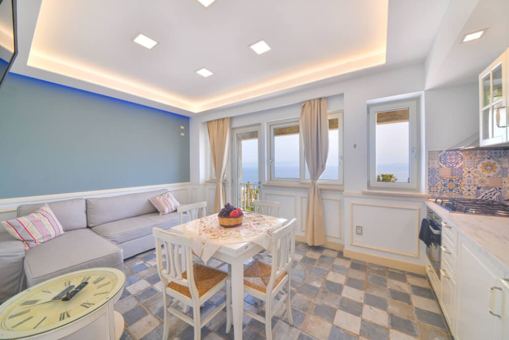 Spazio comune appartamento con balcone