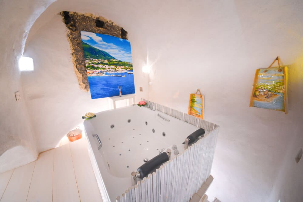 Bagno monolocale vasca con idromassaggio